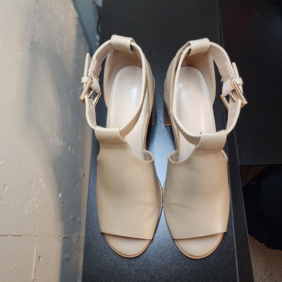 NWOB Khaki Colored Chunky Peep Toe 3" Block Heel Sandals - Picture 6 of 9